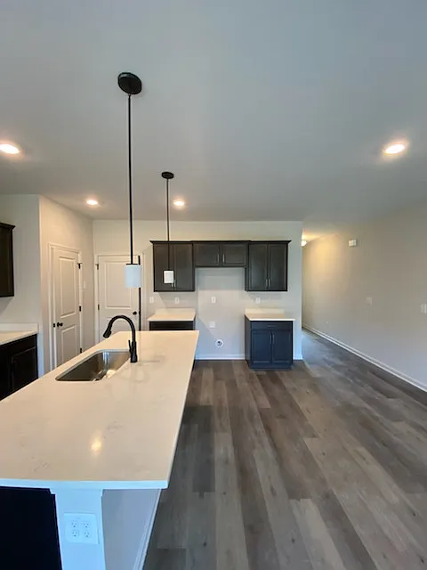 3 bed, 2.5 bath, 1800 sqft, $750 — Photo 4