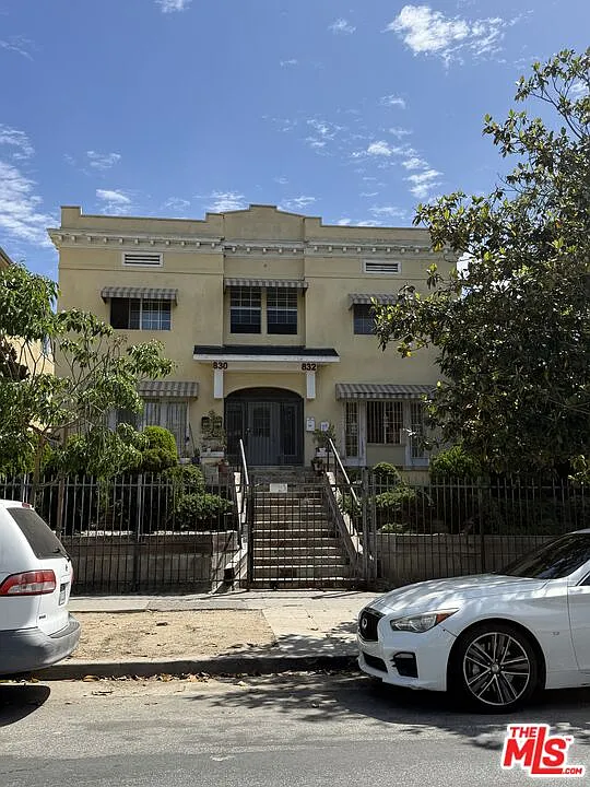 Building Photo - 832 S Catalina St