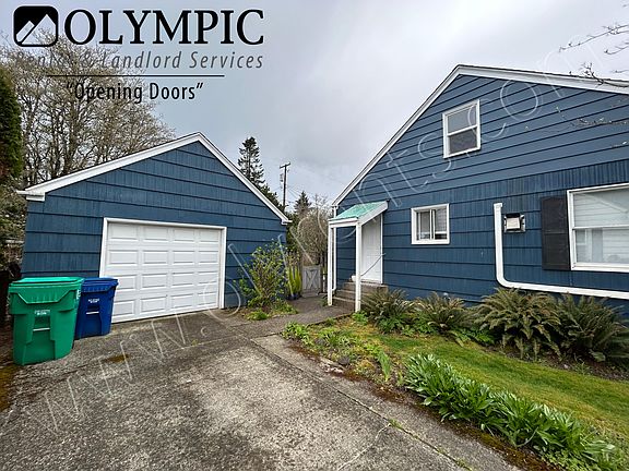 2nd image of 3144 Pear St SE