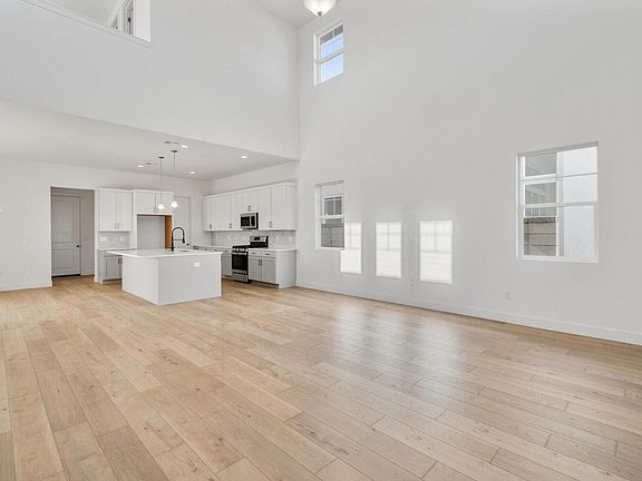 3rd image of 655 W Juniper Hill Dr