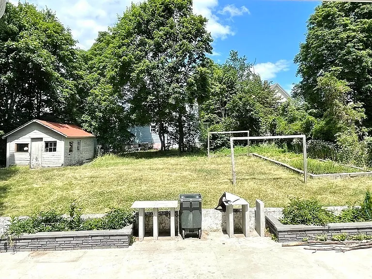 82 Edwards St — Photo 7