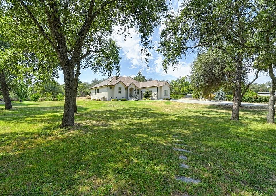 1st image of 3342 Twin Lakes Dr