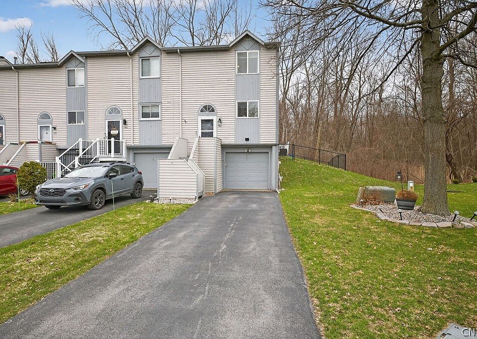 1st image of 147 Iron Oak Cir