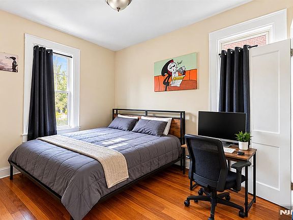 5th image of 299-301 Renner Avenue