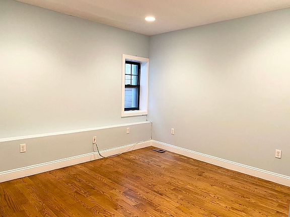 3rd image of 634 Hancock St #1