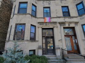 1339 W Foster Ave, Chicago, IL
