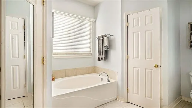 1555 Marigny Ave — Photo 10