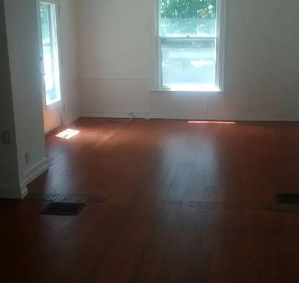 611 E University St — Photo 14