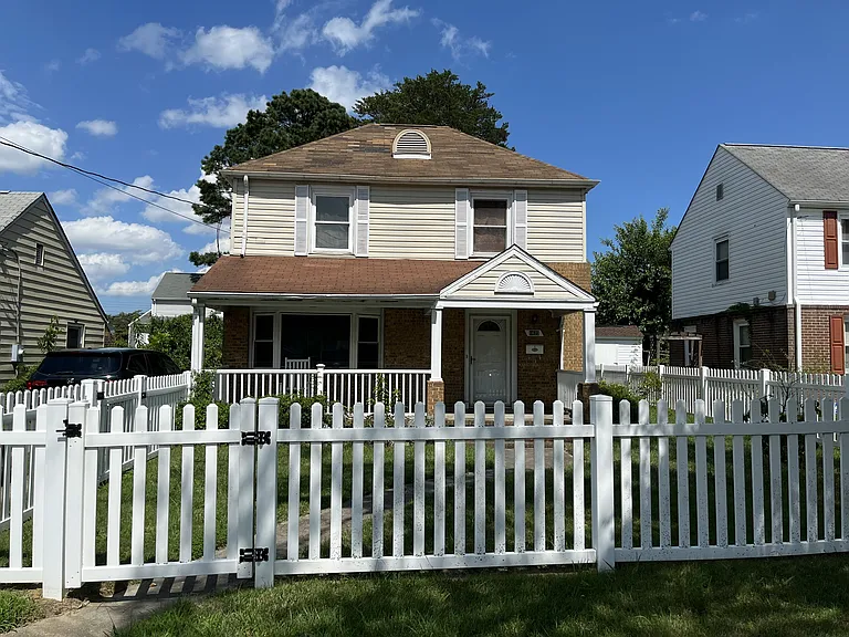 1620 Roanoke Ave — Photo 2