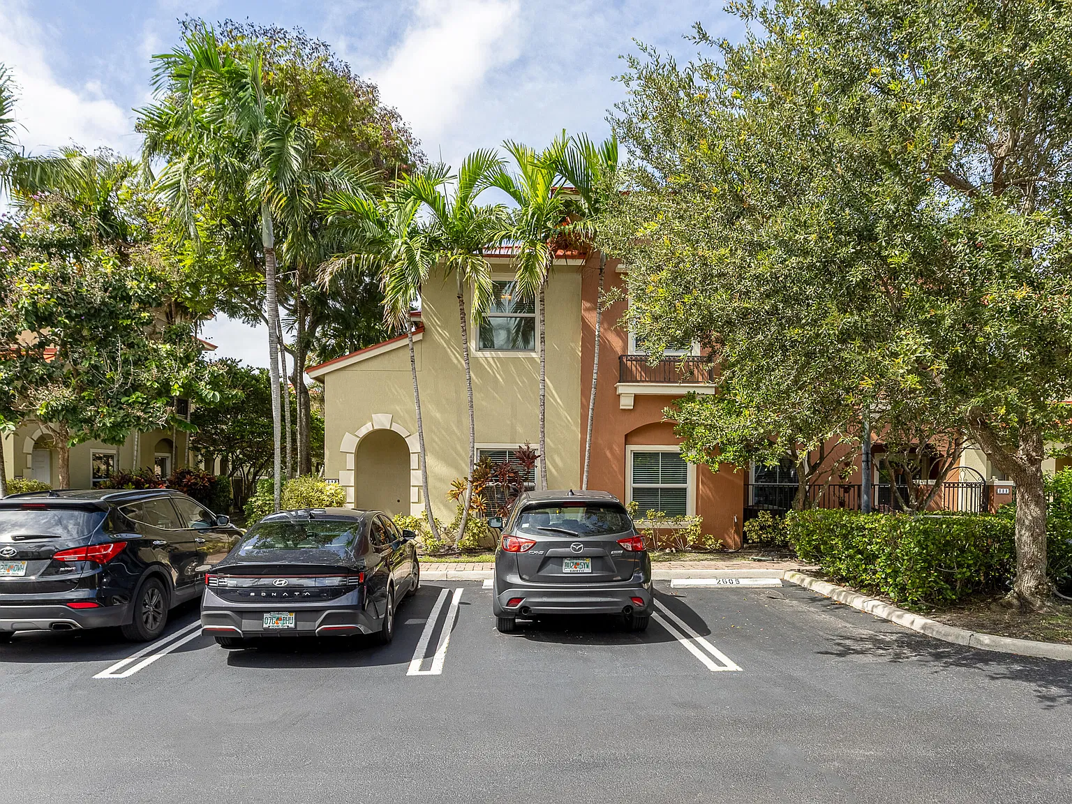 3 bed, 2.5 bath, 1402 sqft, $2,800 — Photo 3