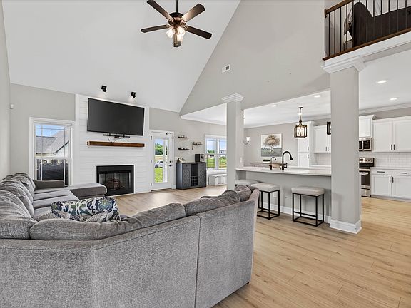 5th image of 344 Oasis Ln