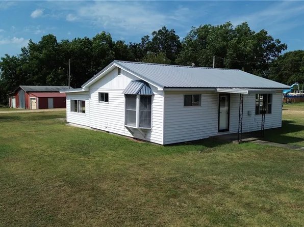 904 W 7th St, Grove, OK 74344