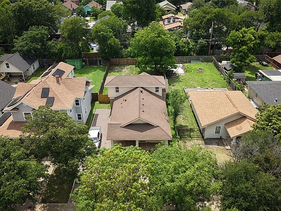 4th image of 2916 Travis Ave