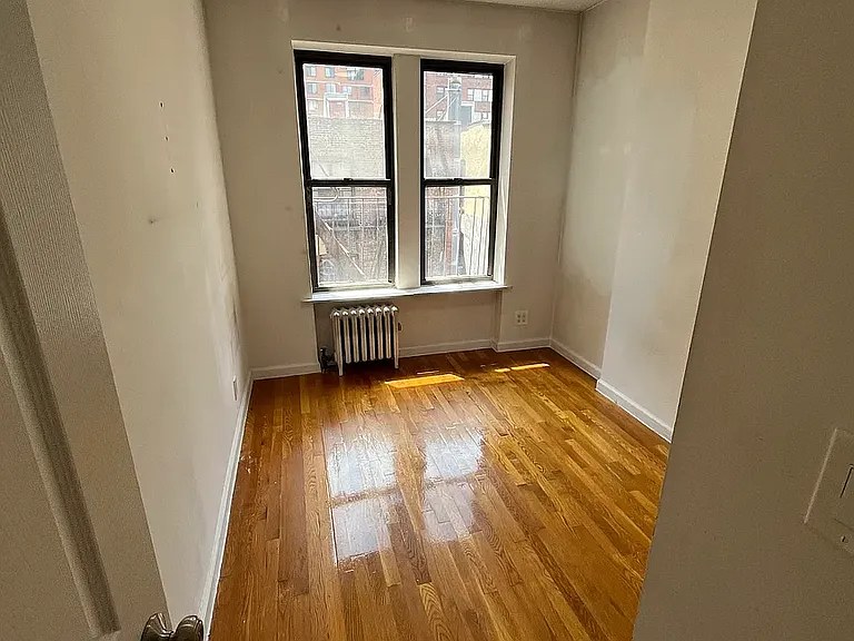 542 E 82nd St #19 — Photo 7