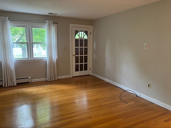 5th image of 11 Eden Glen Ave