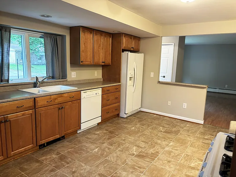 524 Lane St — Photo 3