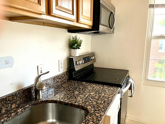 2nd image of 318 Ashby St APT C