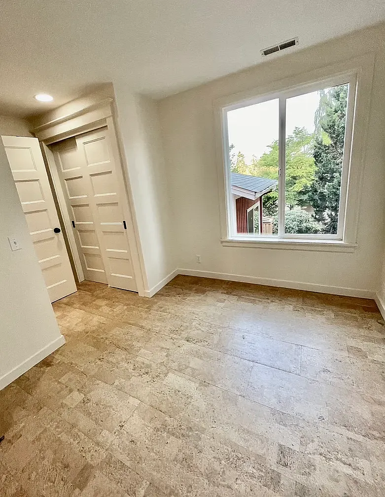 4 bed, 2100 sqft, $5,000 — Photo 3
