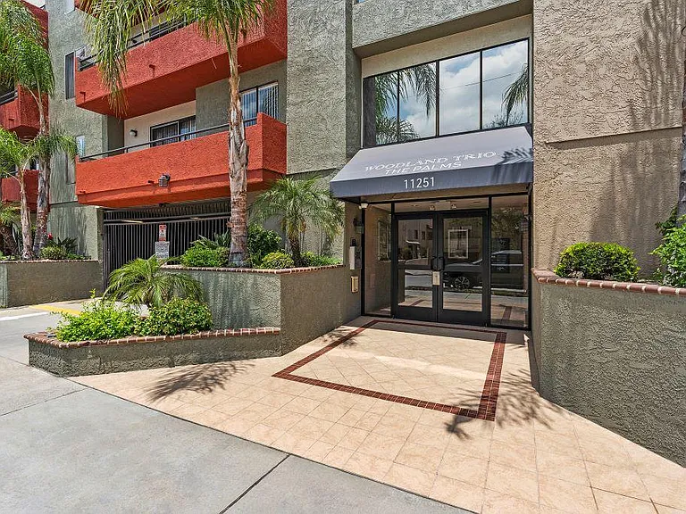 Woodland Trio Apartments — Photo 48