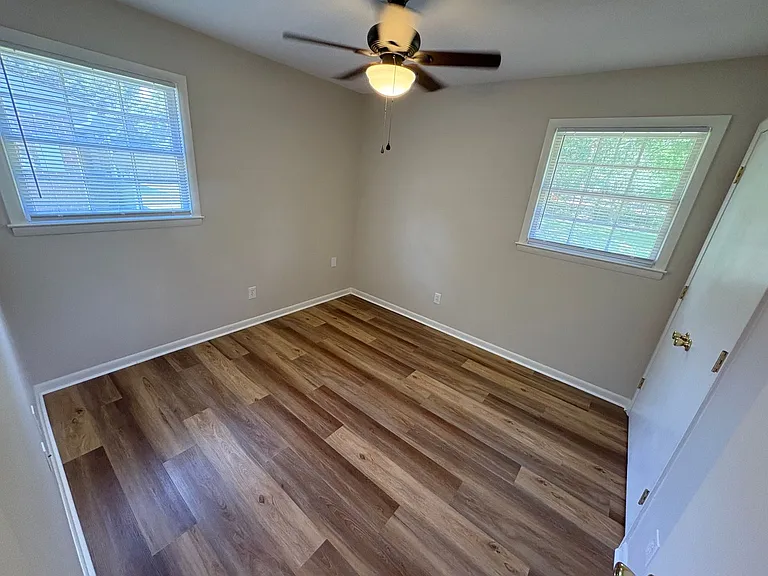 728 Montclair Dr — Photo 13