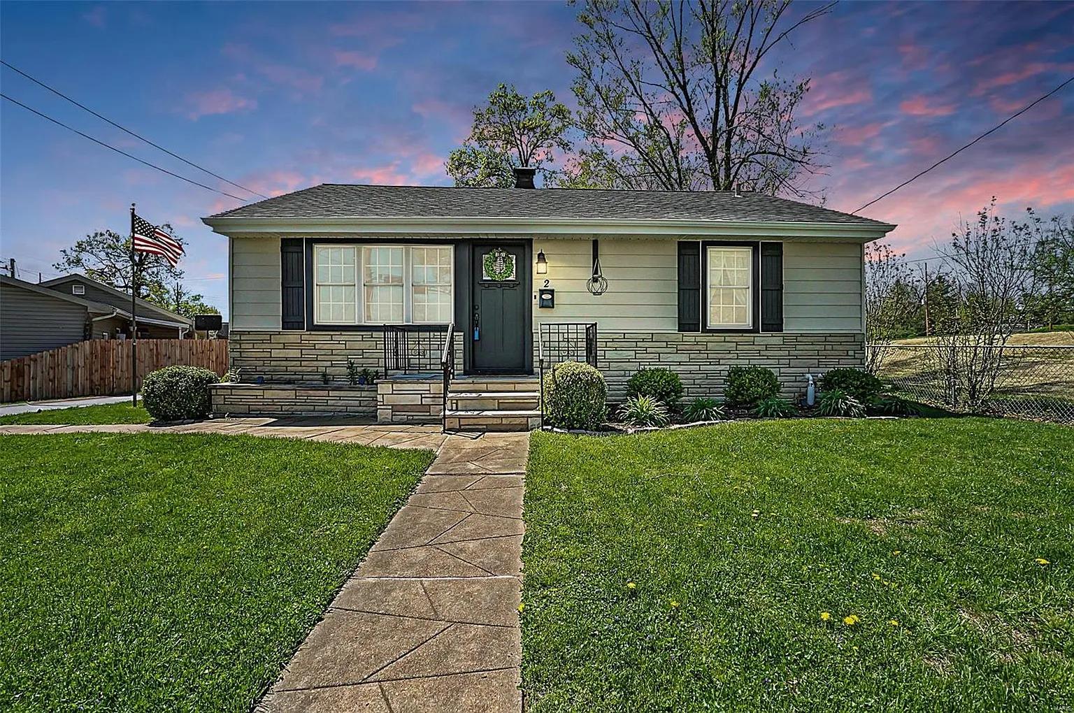 2 Lookout Ave photo 1