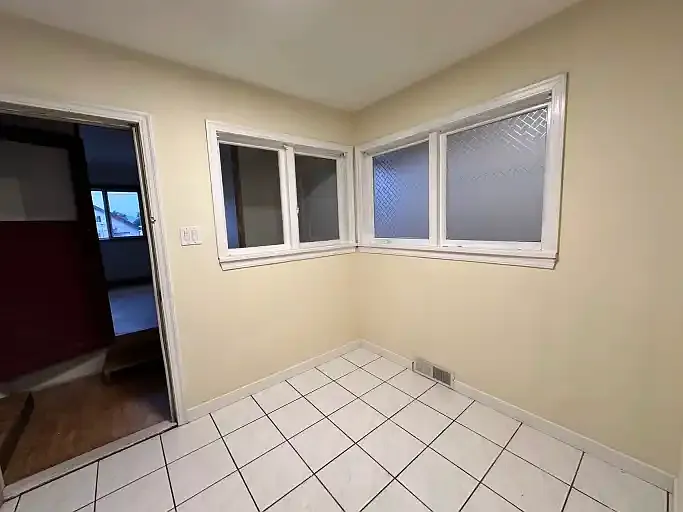 3 bed, 1.5 bath, 1100 sqft, $2,400 — Photo 3