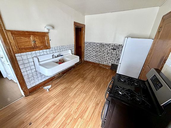 2nd image of 2206 W Keefe AVENUE