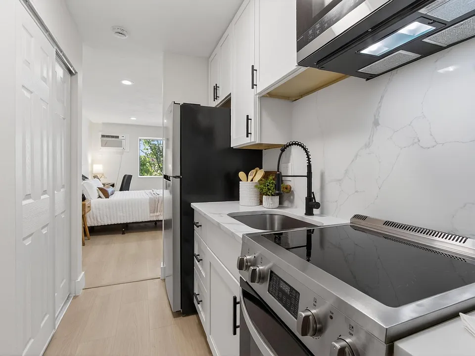 27 Gordon St #305