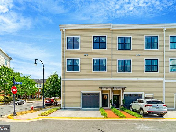 2nd image of 43571 Michigan Sq