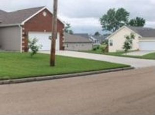 3101 Clarendon Rd, Sedalia, MO 65301