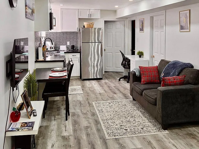 2586 Foxmeadow Rd N #1 — Photo 3