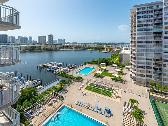 4th image of 18071 Biscayne Blvd APT 1104