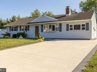 2 Great Oak Rd, Hamilton, NJ 08690