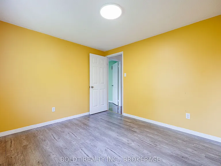 64 Carmine Cres — Photo 18