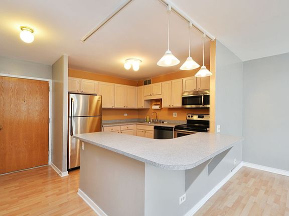 4th image of 211 E Ohio St APT 1704