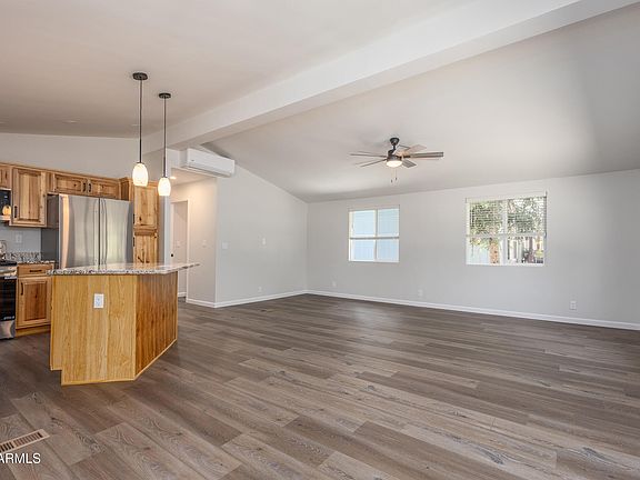 4th image of 255 E OAK Drive