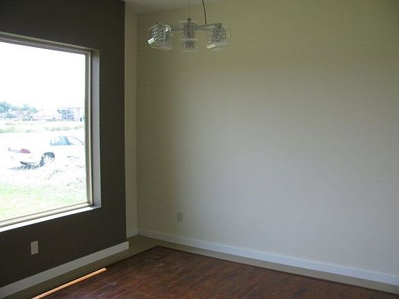 4th image of 3040 W Lake Ave