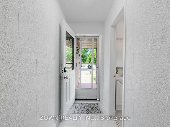 3rd image of 1542 Kirkrow Cres
