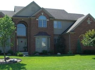 8922 Woodlore South Dr, Plymouth, MI 48170