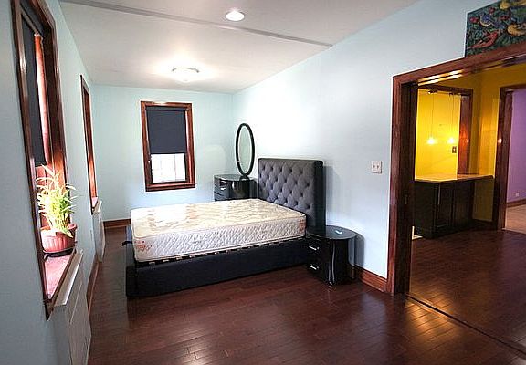 5th image of 4037 77th St APT 2