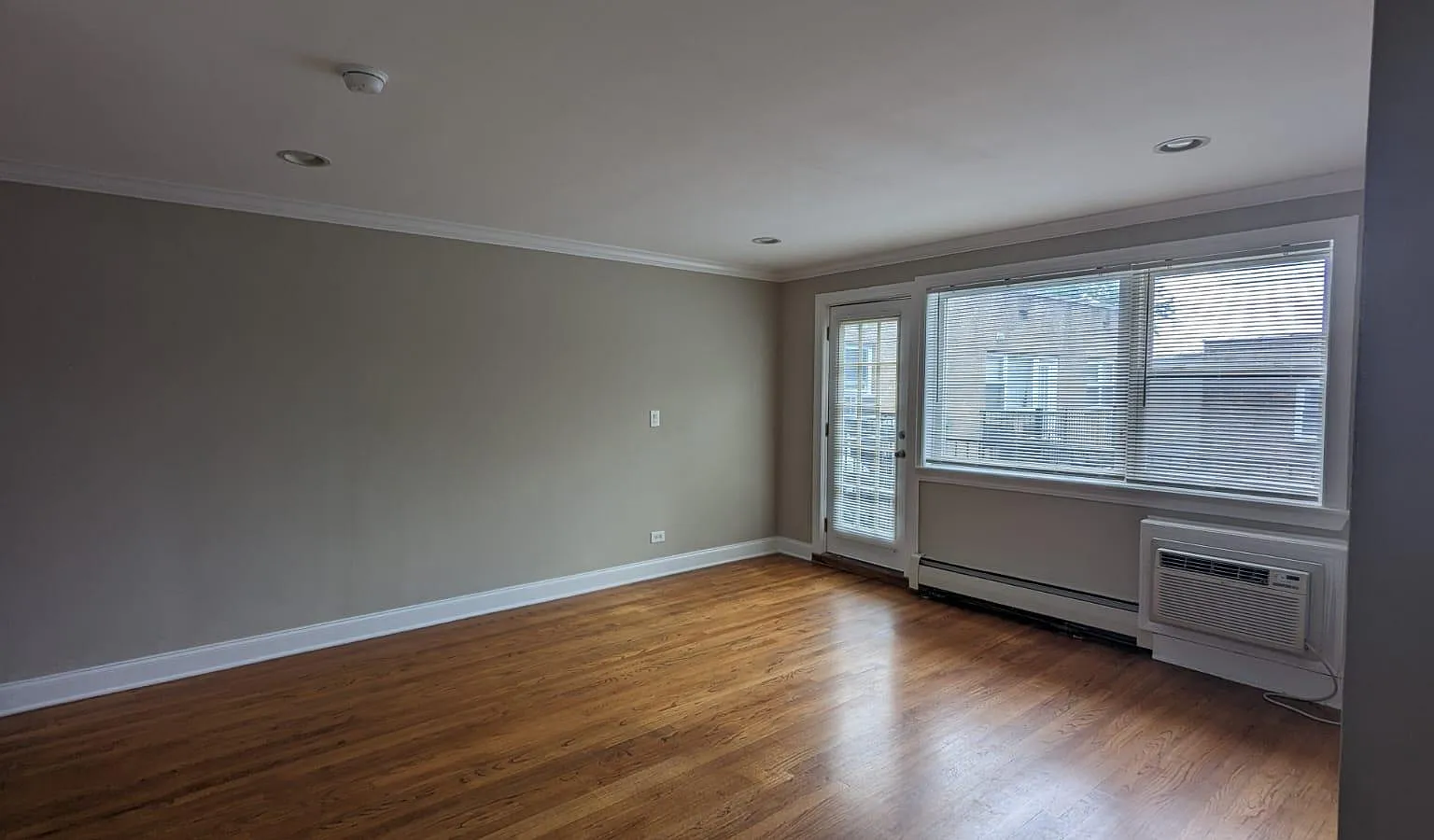 2 bed, 950 sqft, $1,645 — Photo 2