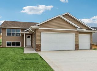 189 Karen Dr, Williamsburg, IA
