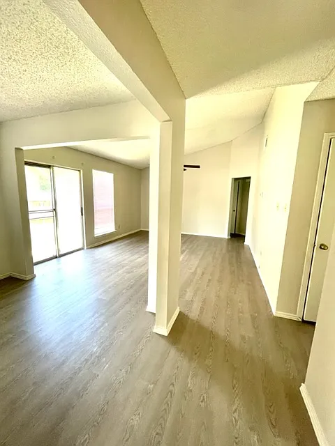 2 bed, 832 sqft, $1,150 — Photo 2