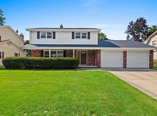 512 Pine Ter, Green Bay, WI 54303