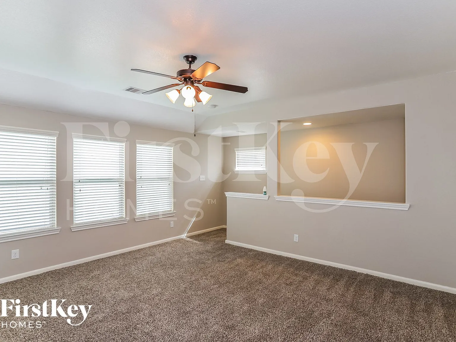 3 bed, 3.0 bath, 2162 sqft, $2,405 — Photo 2