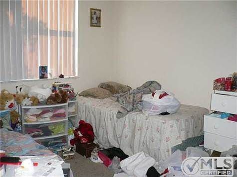 5th image of 724 Executive Center Dr APT 22