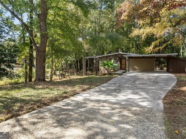 5053 Lakeview Ct SW, Lilburn, GA 30047