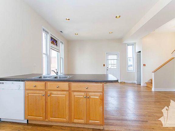 4th image of 3417 N Janssen Ave #2F5