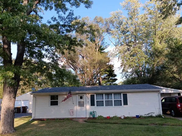 7803 Cadet Rd, Machesney Park, IL 61115