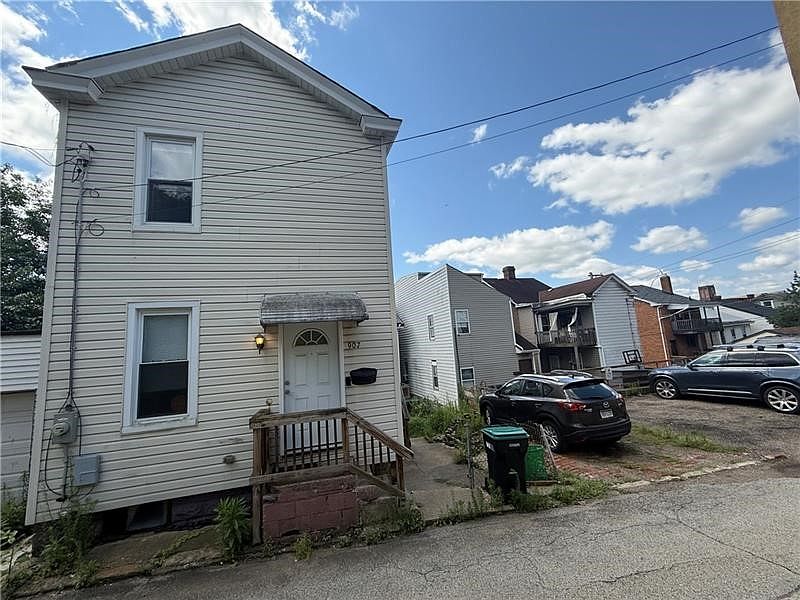 1st image of 907 Spring Way